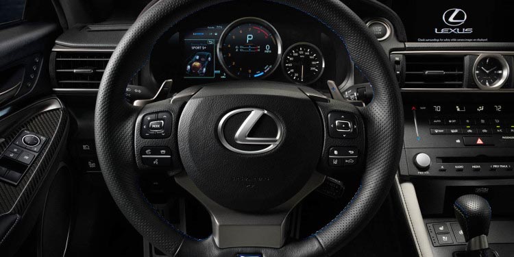 Lexus RC F: O pequeno LFA 20