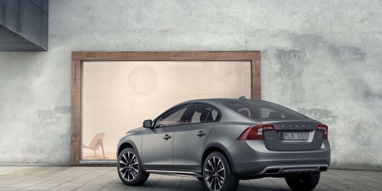 Volvo S60 Cross Country: O primeiro Sedan de "calças arregaçadas". 14