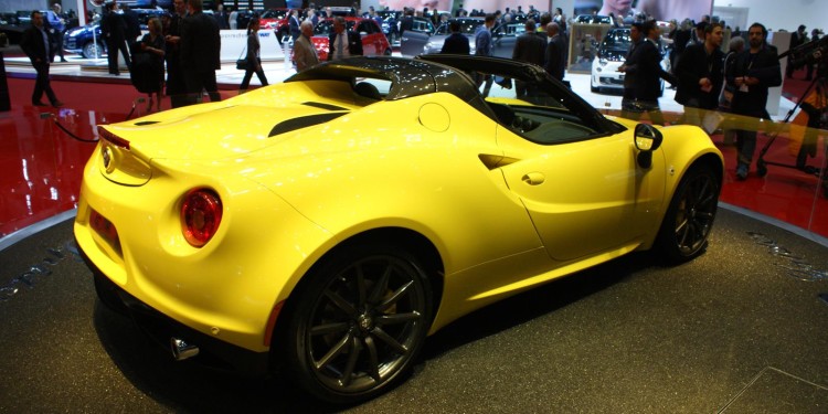 Alfa Romeo 4C: de cabelos ao vento em Genebra. 40
