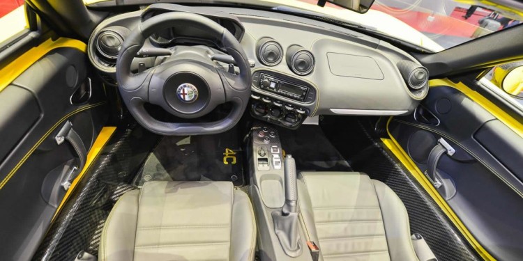 Alfa Romeo 4C: de cabelos ao vento em Genebra. 25