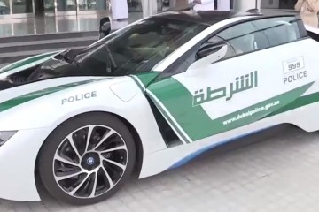 A Policia do Dubai rendeu-se ao BMW i8. 13