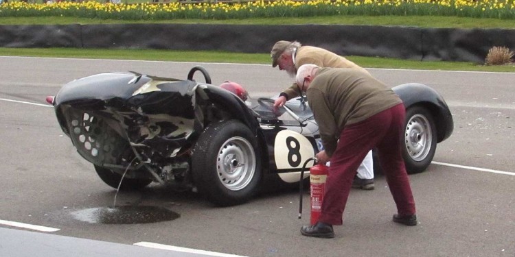 Jaguar e Mercedes clássicos colidem em GoodWood. 13