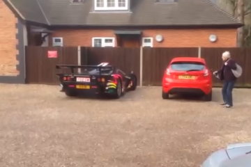 Mclaren F1 GTR assusta idosa! 13