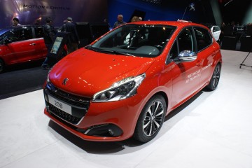 Peugeot 208 sofre alterações. 13