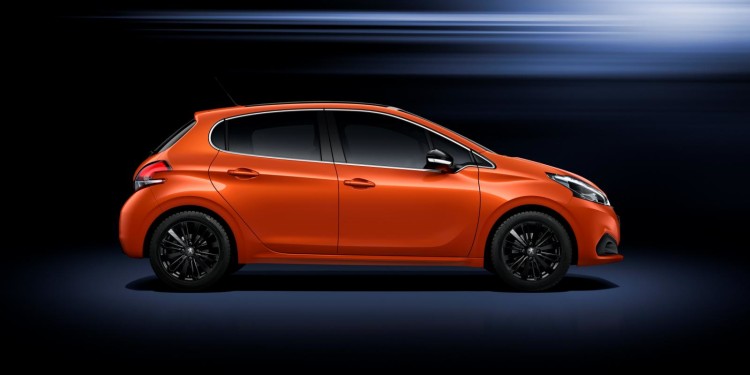 Peugeot 208 sofre alterações. 22