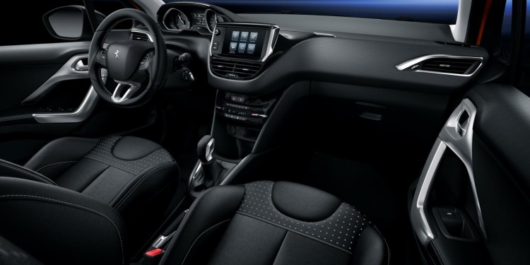 Peugeot 208 sofre alterações. 17