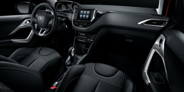 Peugeot 208 sofre alterações. 16