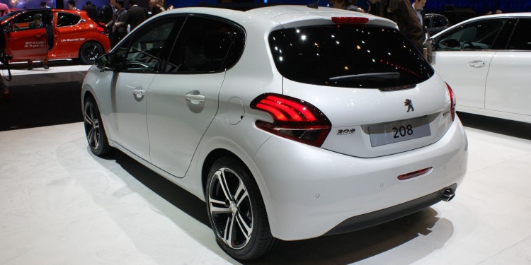 Peugeot 208 sofre alterações. 31