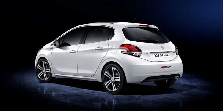 Peugeot 208 sofre alterações. 13