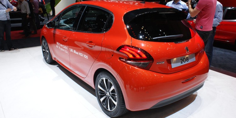 Peugeot 208 sofre alterações. 29