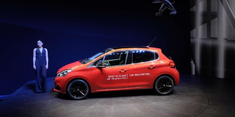 Peugeot 208 sofre alterações. 26