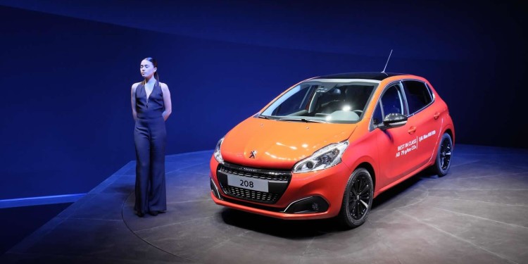 Peugeot 208 sofre alterações. 27