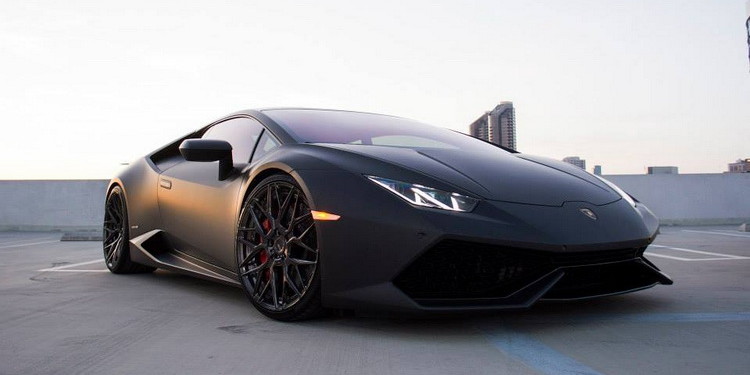 Lamborghini Huracan GMG: 635cv em preto "matte". 47