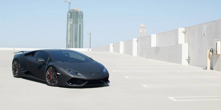 Lamborghini Huracan GMG: 635cv em preto "matte". 34