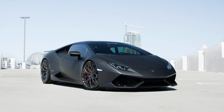 Lamborghini Huracan GMG: 635cv em preto "matte". 31