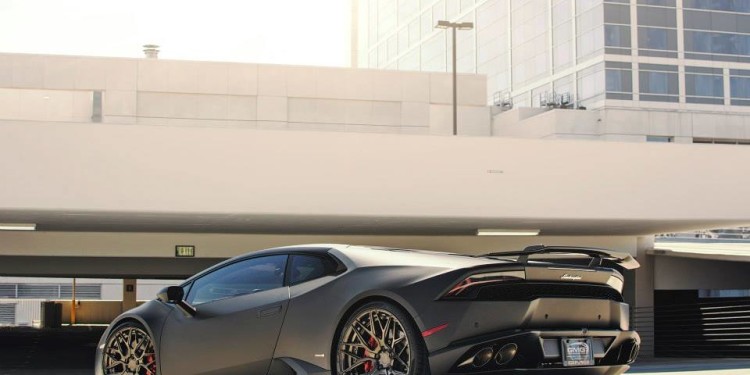 Lamborghini Huracan GMG: 635cv em preto "matte". 32