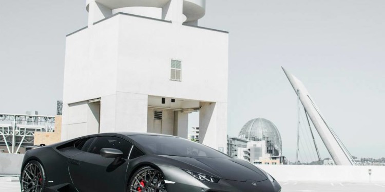 Lamborghini Huracan GMG: 635cv em preto "matte". 24