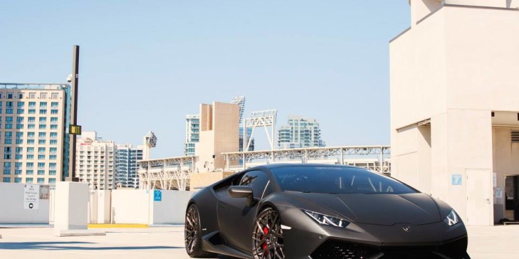 Lamborghini Huracan GMG: 635cv em preto "matte". 23