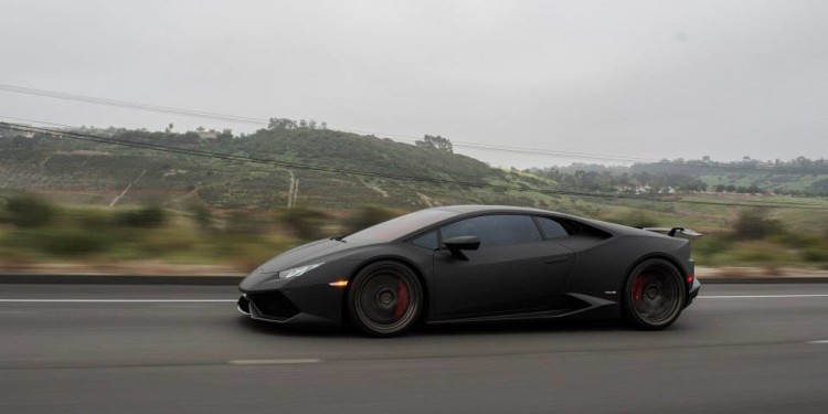 Lamborghini Huracan GMG: 635cv em preto "matte". 13