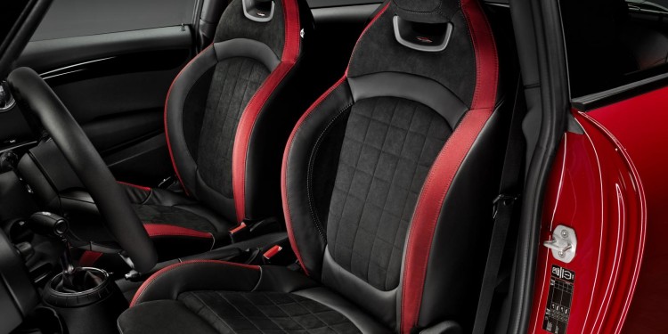 MINI JCW em acção num video promocional. 24