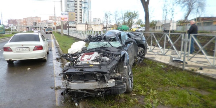 Jogador de Futebol Russo bate com Nissan GT-R a 170km/h! 16