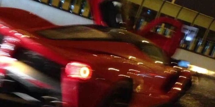 LaFerrari para a sucata numa auto estrada Chinesa. 21