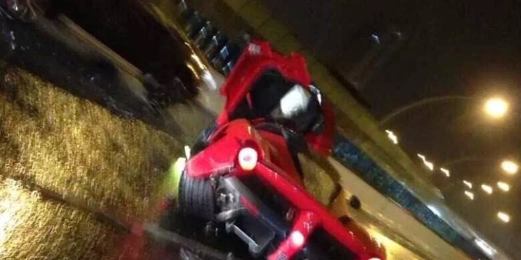 LaFerrari para a sucata numa auto estrada Chinesa. 18