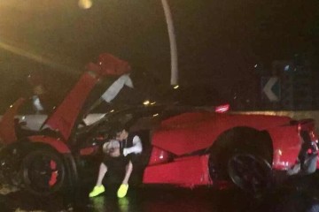 LaFerrari para a sucata numa auto estrada Chinesa. 13