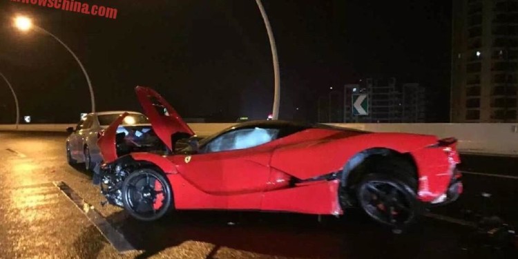 LaFerrari para a sucata numa auto estrada Chinesa. 14