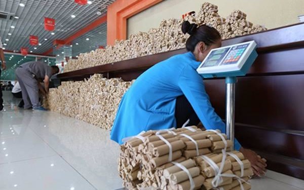 Chinês compra carro novo com moedas! 16