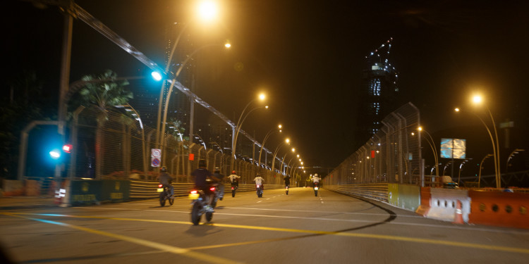 Singapura: A noite e os automóveis. 41