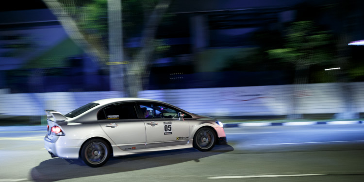 Singapura: A noite e os automóveis. 33