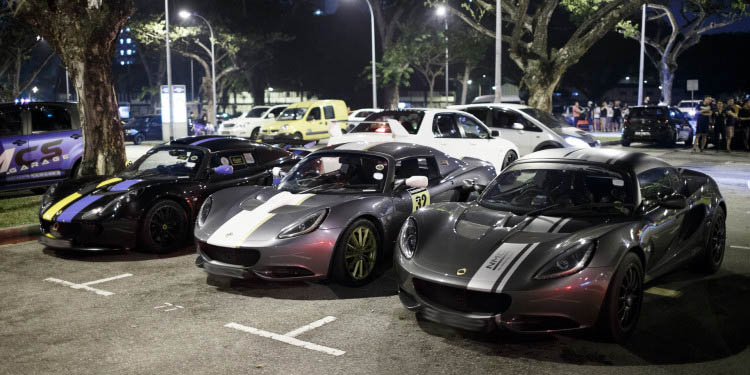 Singapura: A noite e os automóveis. 35