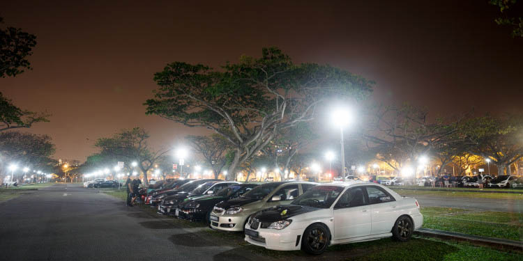 Singapura: A noite e os automóveis. 23