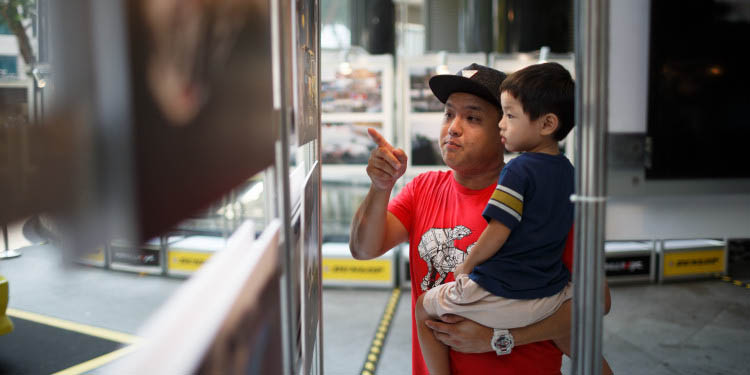 Singapura: A noite e os automóveis. 27