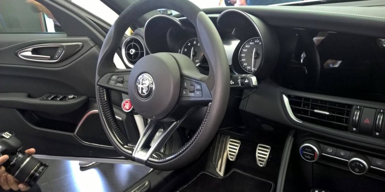 Alfa Romeo Giulia: Interior revelado online! 17