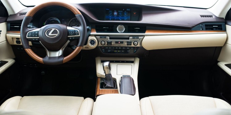 Lexus ES 350 e ES 300H: Requinte nipónico. 41