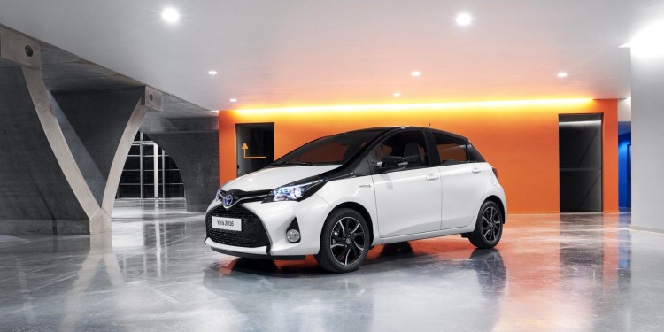 Toyota Yaris recebe versão "Bi-tom". 18