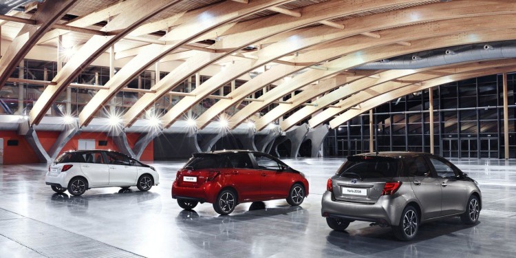 Toyota Yaris recebe versão "Bi-tom". 15