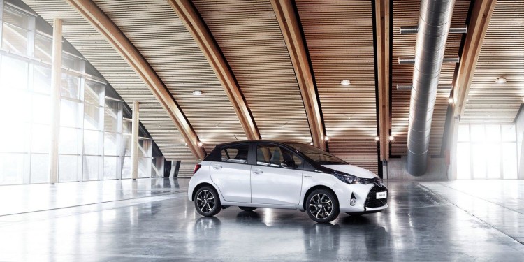 Toyota Yaris recebe versão "Bi-tom". 14