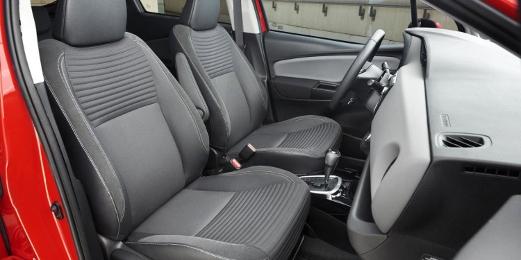 Toyota Yaris recebe versão "Bi-tom". 29