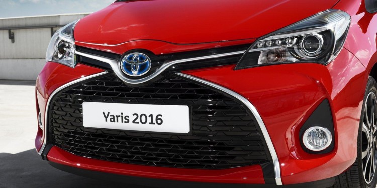 Toyota Yaris recebe versão "Bi-tom". 28