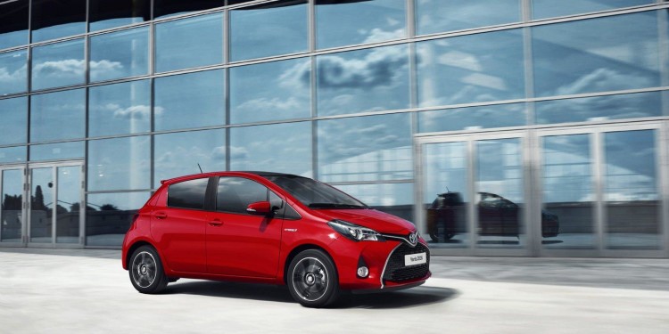 Toyota Yaris recebe versão "Bi-tom". 27