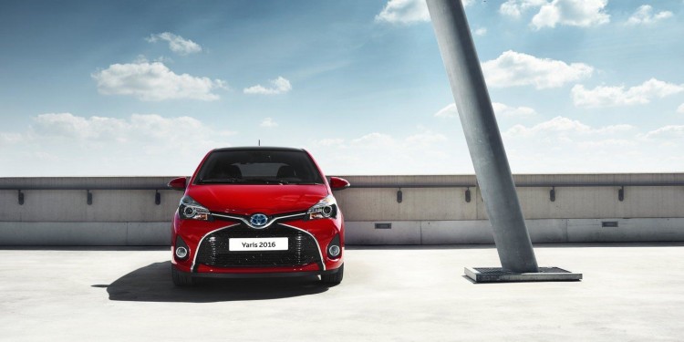 Toyota Yaris recebe versão "Bi-tom". 22