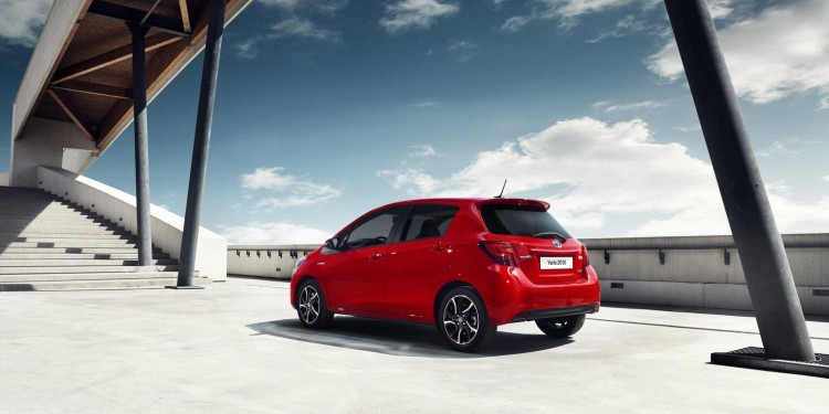 Toyota Yaris recebe versão "Bi-tom". 23