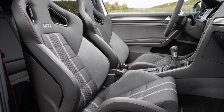 VW Golf GTI Clubsport: 265 cavalos de rebeldia! 25