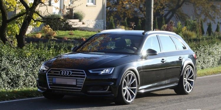 Nova Audi RS4 Avant apanhada pelas objectivas! 16