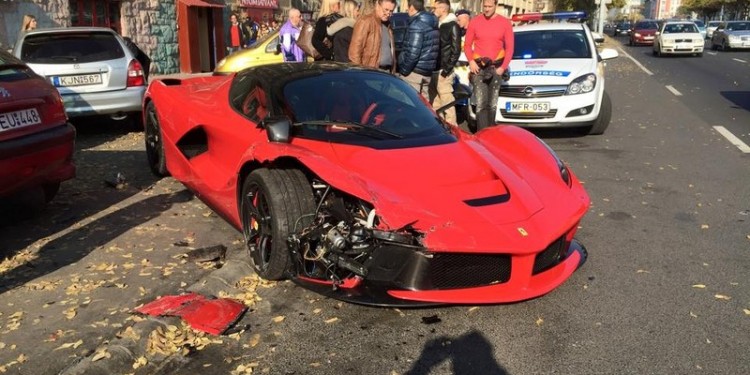 LaFerrari despista-se contra 3 carros em Budapest 22