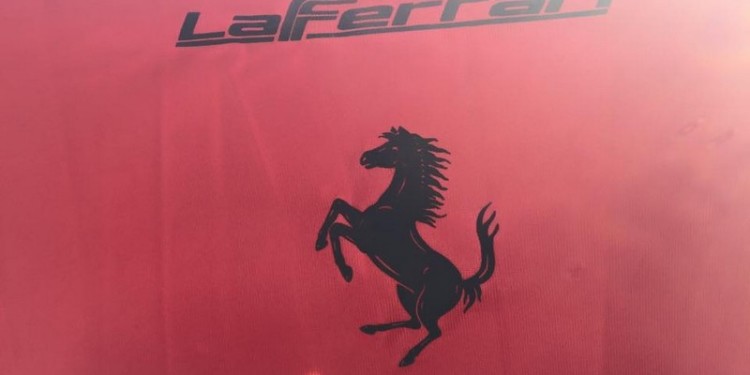 LaFerrari despista-se contra 3 carros em Budapest 14