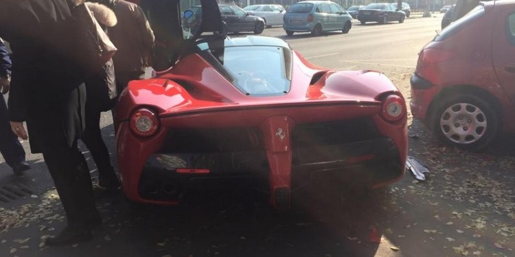 LaFerrari despista-se contra 3 carros em Budapest 18